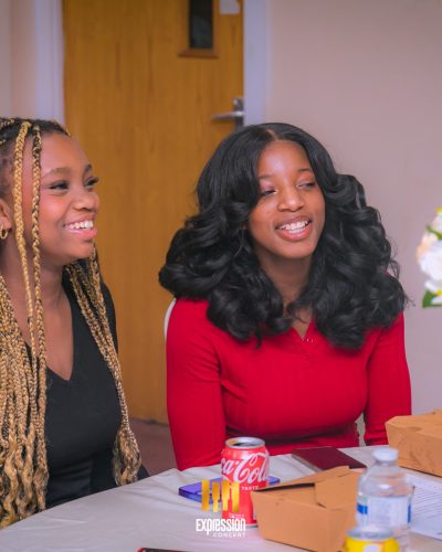 audience-laughing-at-concert